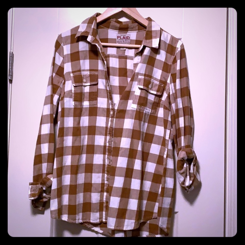 Long sleeve button down plaid shirt (size m)